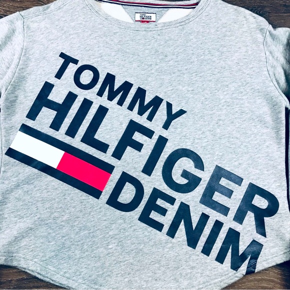 Tommy Hilfiger Denim Women’s Gray Big Graphic Logo Sweater Size Large - Picture 3 of 5